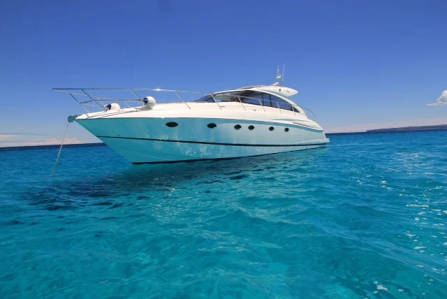 Manbero yacht detail