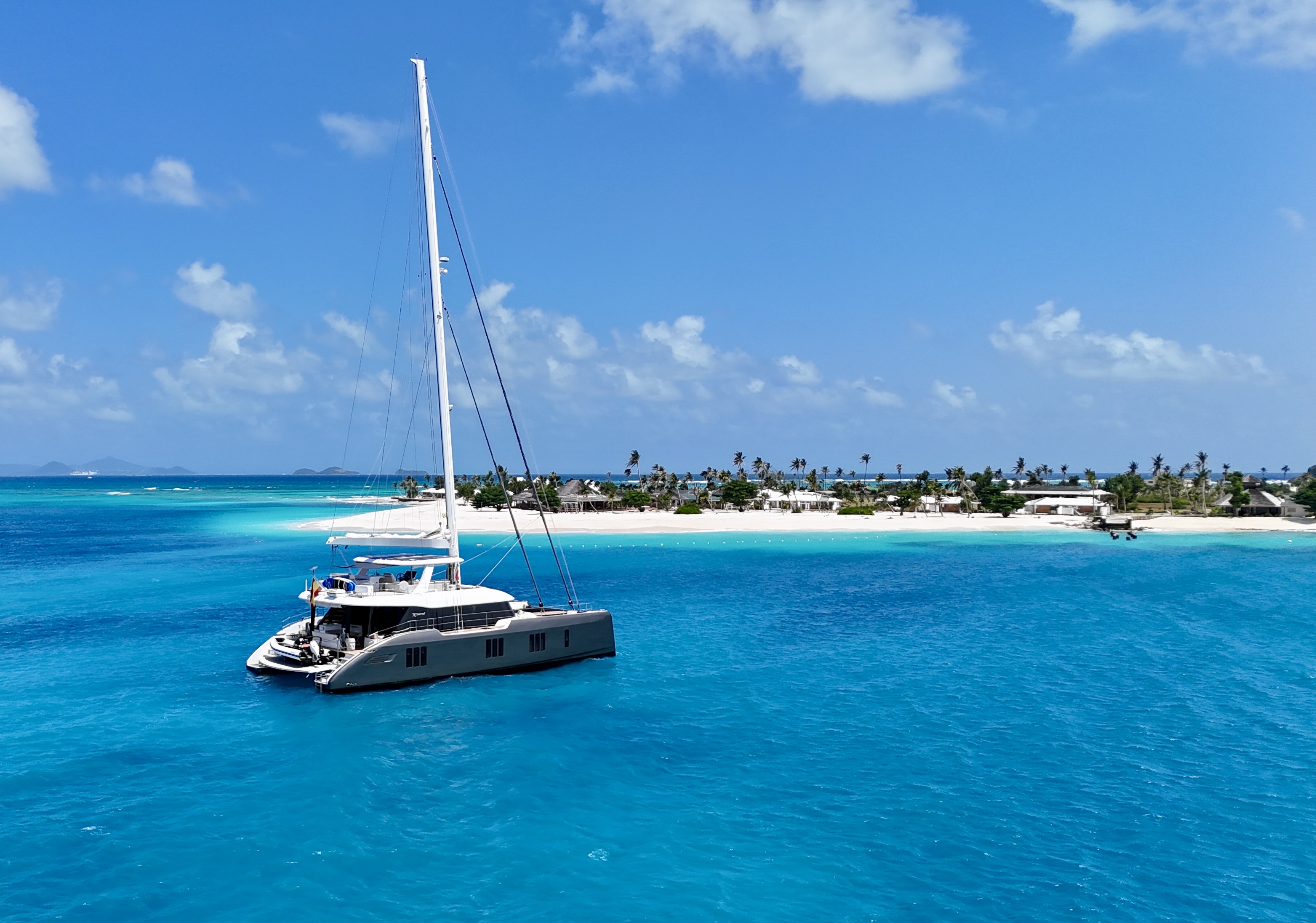Yolo yacht exterior