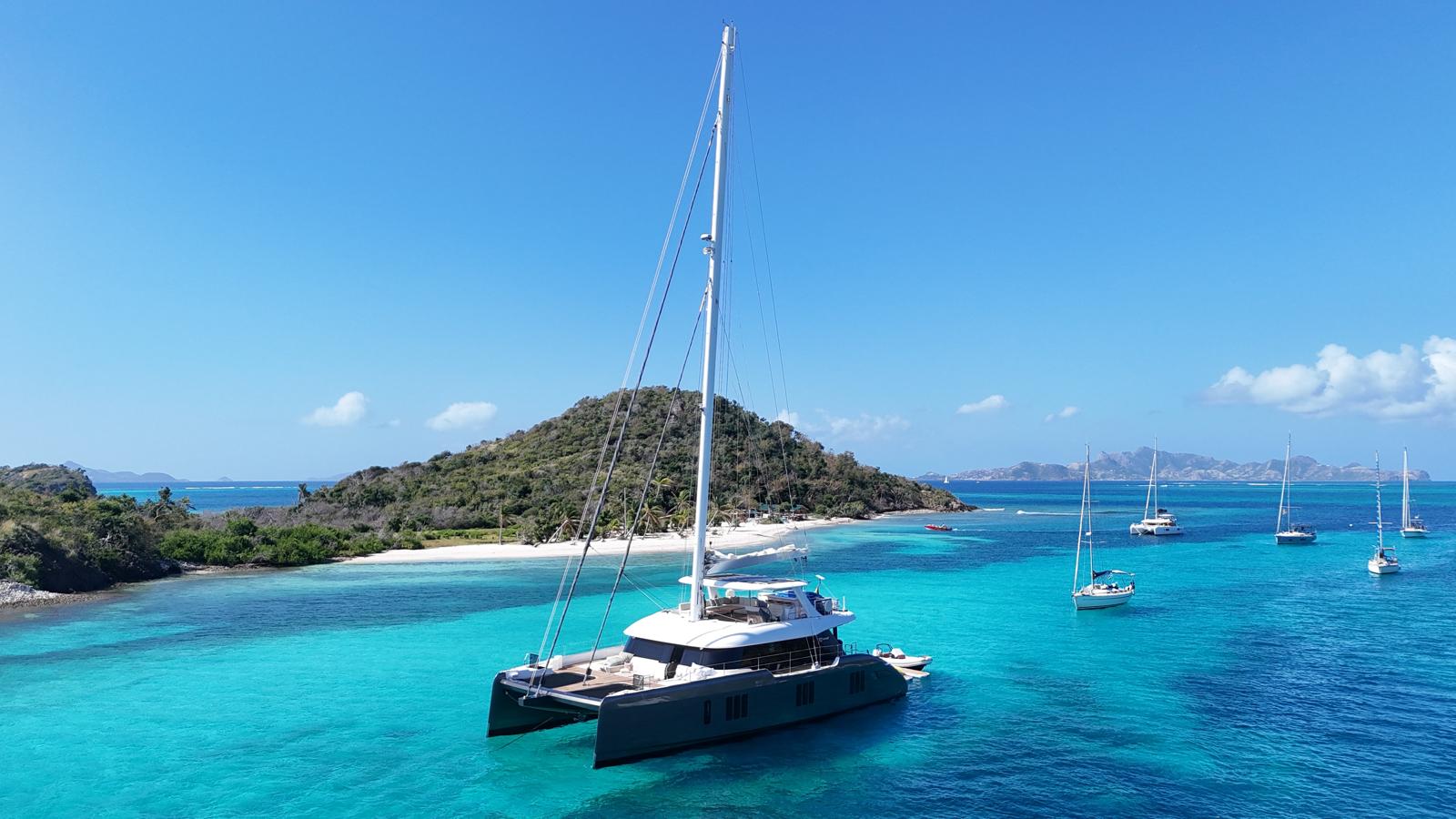 Yolo yacht exterior
